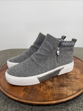 Blowfish Boots Wm 8.5 M Walkabout Gray High Sneaker Bootie Comfort Fall
